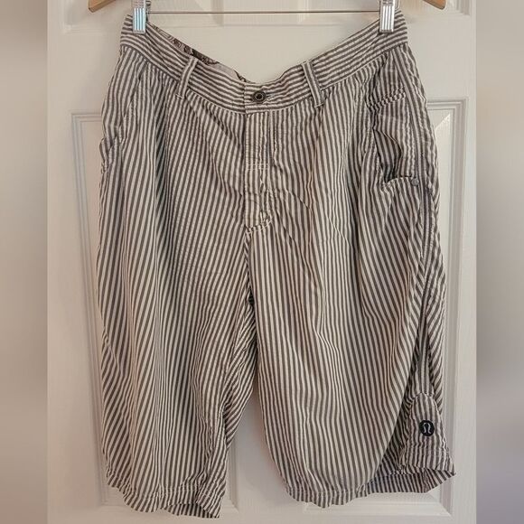 EUC Lululemon Men's pinstripe shorts - Picture 1 of 4